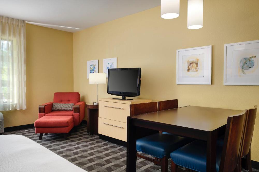 Queen Studio with Two Queen Beds interior