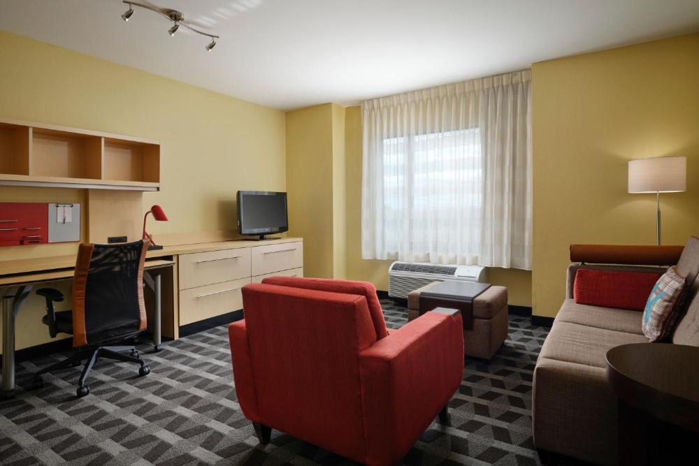 One-Bedroom Queen Suite with Sofa Bed interior
